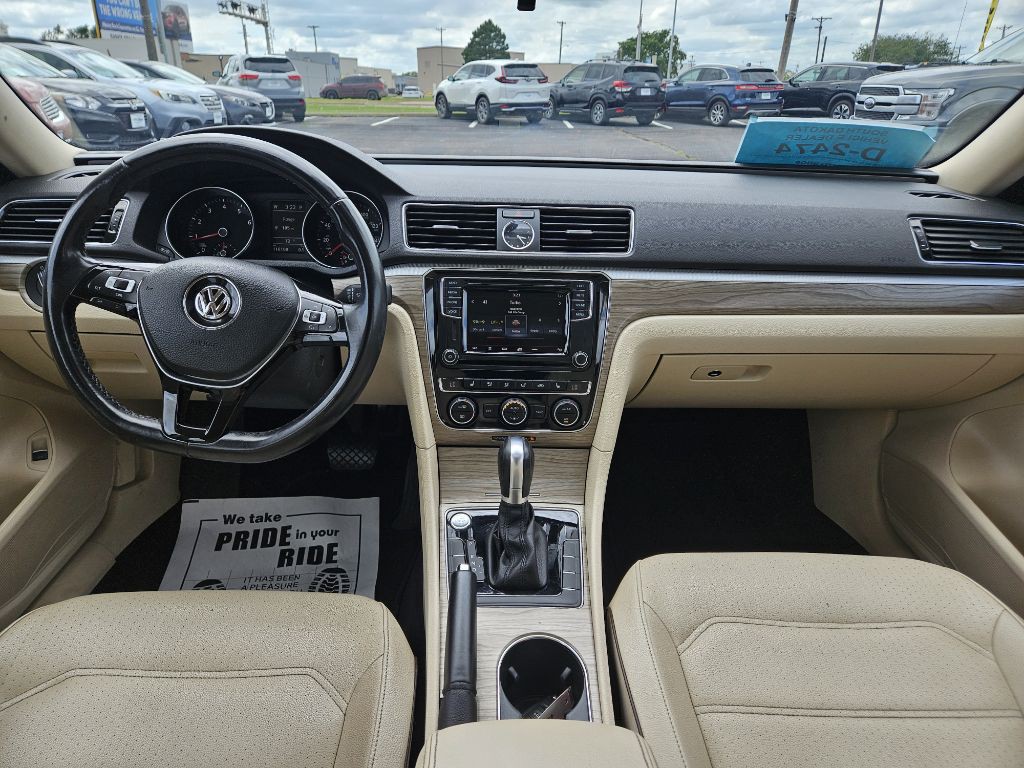 2017 Volkswagen Passat Image 20