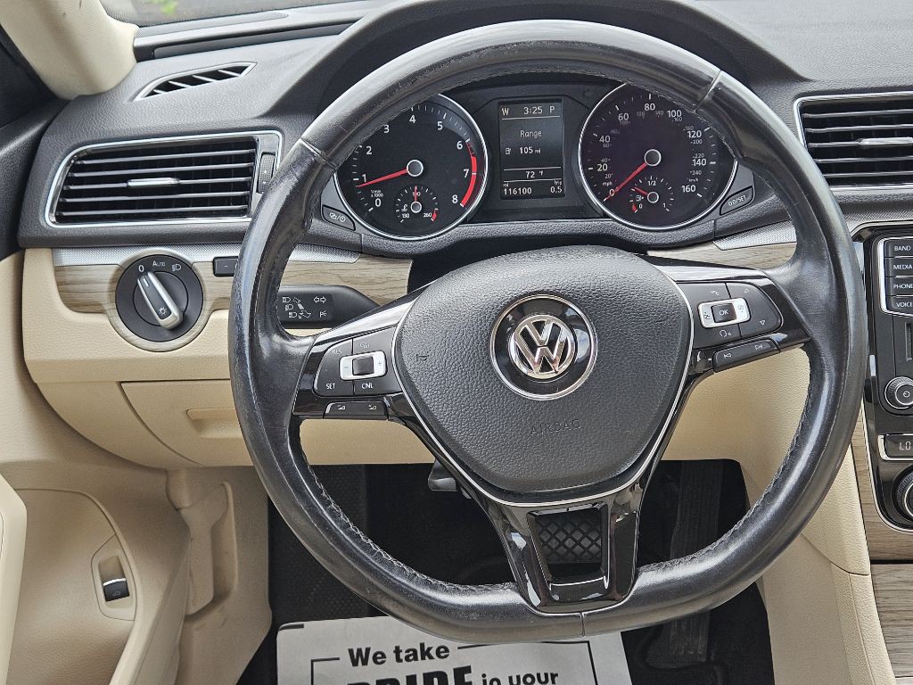 2017 Volkswagen Passat Image 21