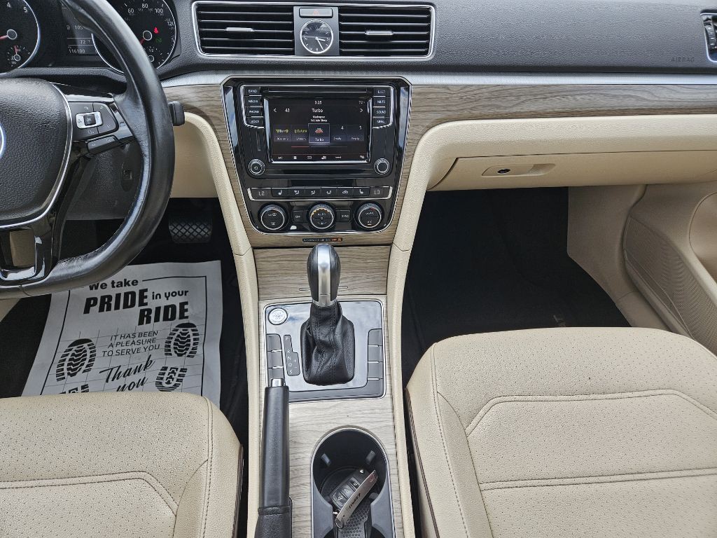 2017 Volkswagen Passat Image 22