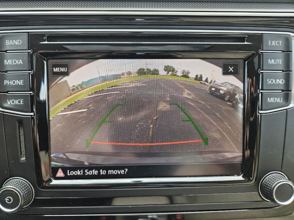 2017 Volkswagen Passat Image 24