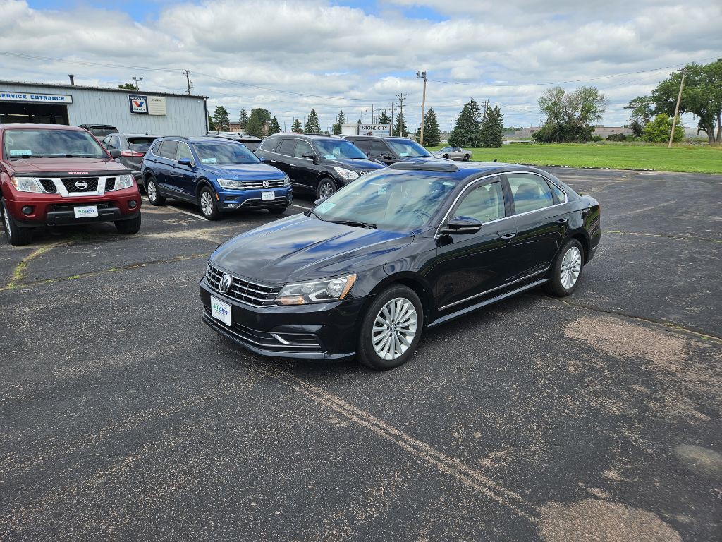2017 Volkswagen Passat Image 1