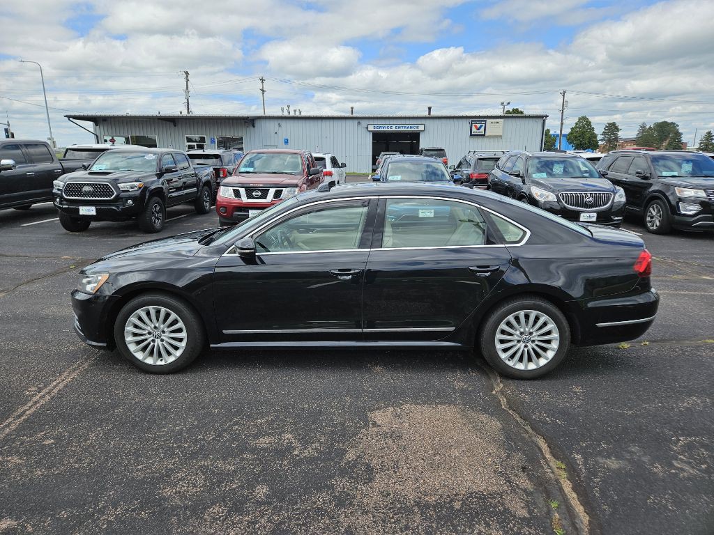 2017 Volkswagen Passat Image 2