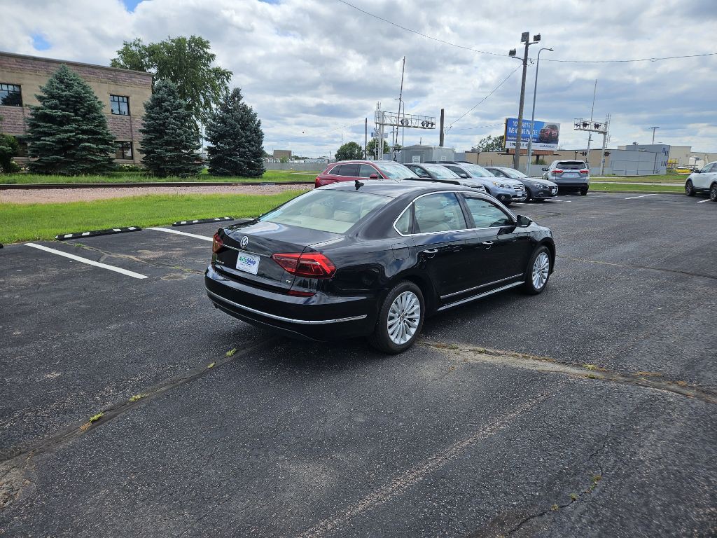 2017 Volkswagen Passat Image 5