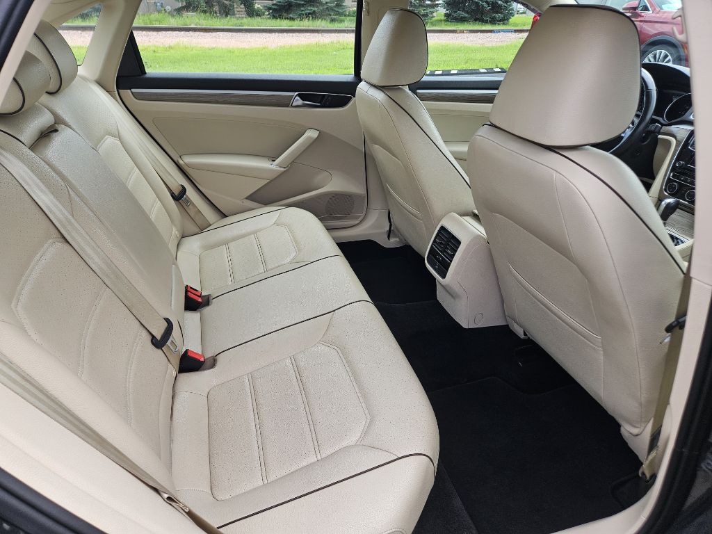 2017 Volkswagen Passat Image 14