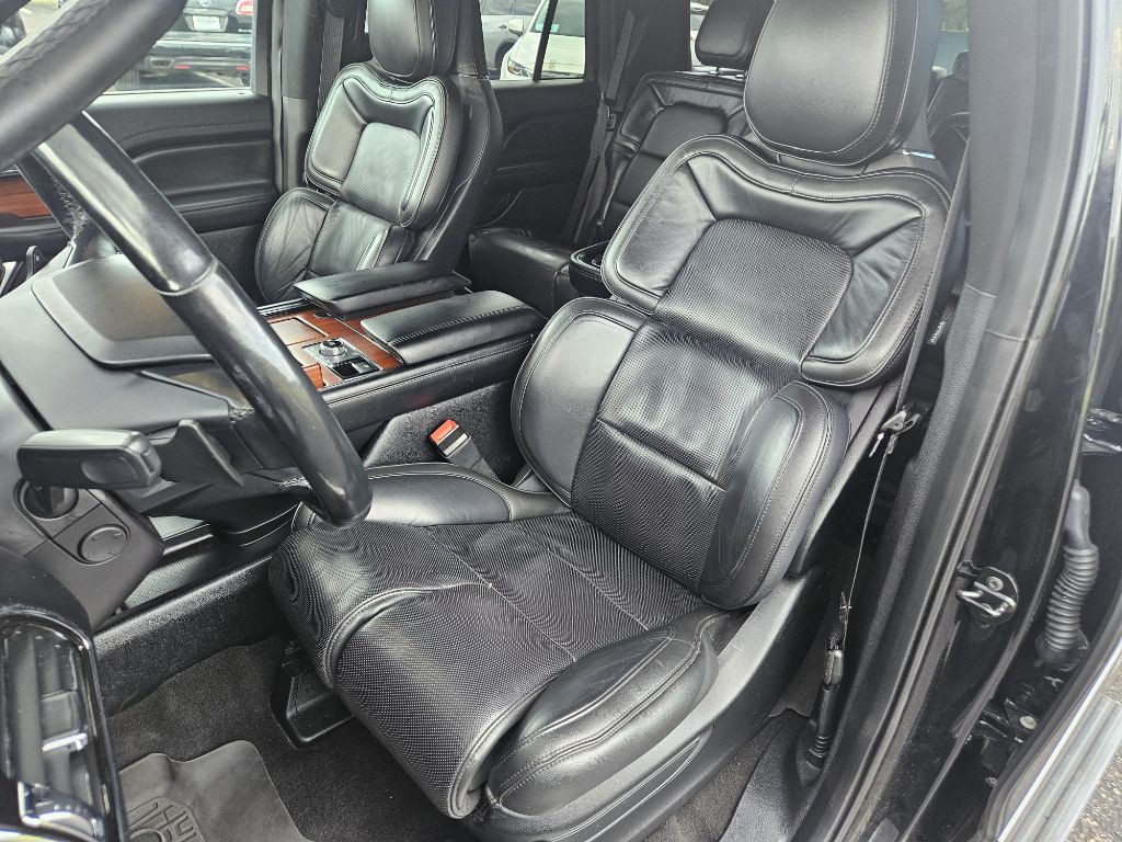 2018 Lincoln Navigator Image 10