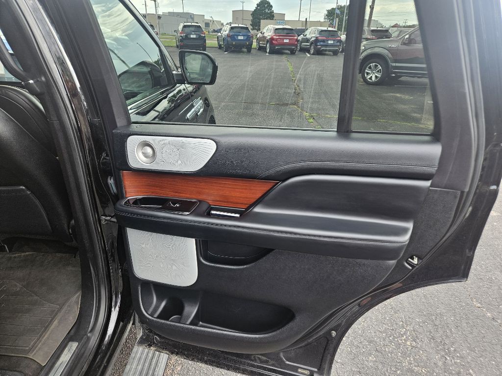 2018 Lincoln Navigator Image 17