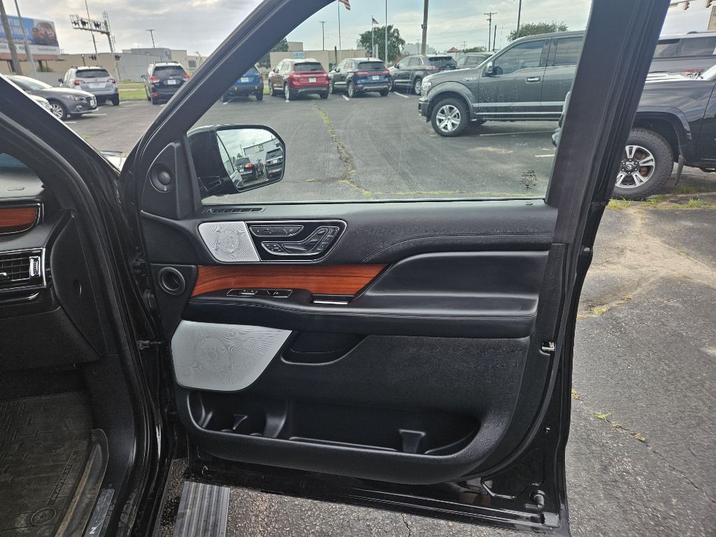 2018 Lincoln Navigator Image 19