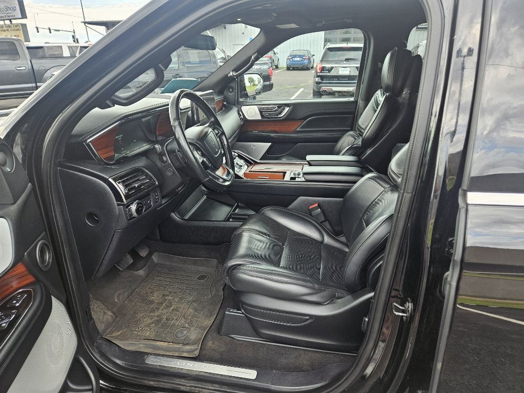 2018 Lincoln Navigator Image 9
