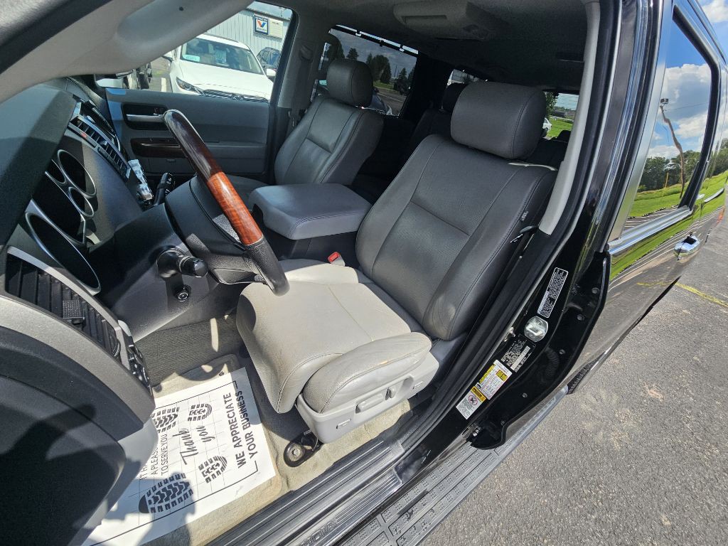 2011 Toyota Sequoia Image 11