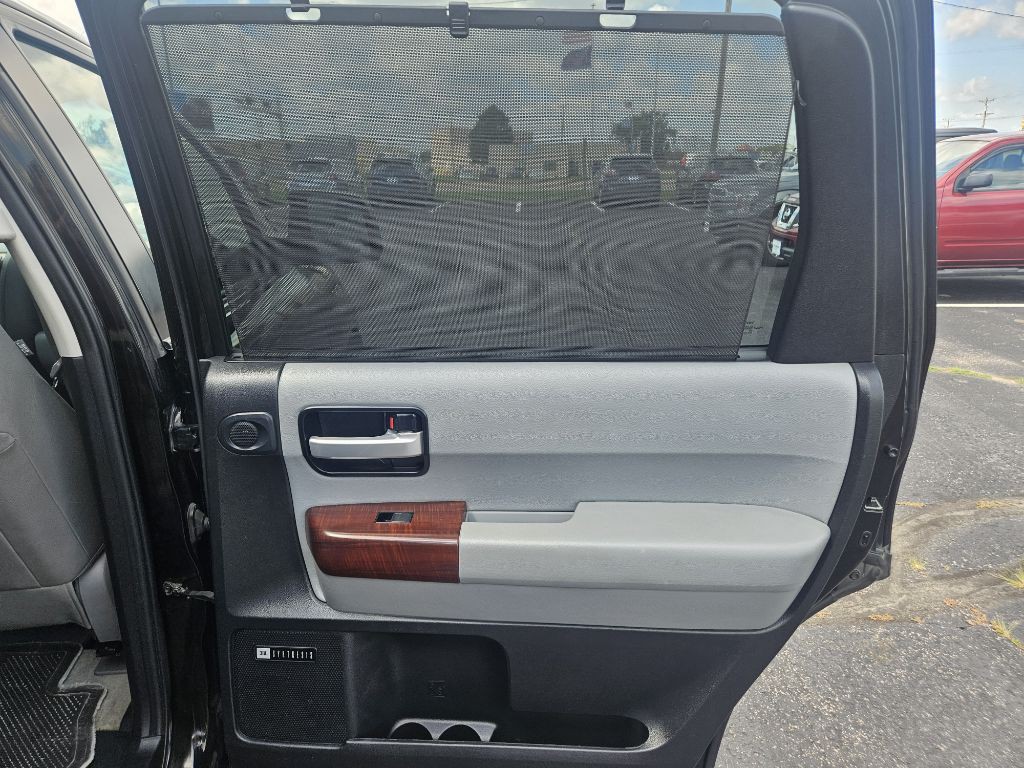 2011 Toyota Sequoia Image 16