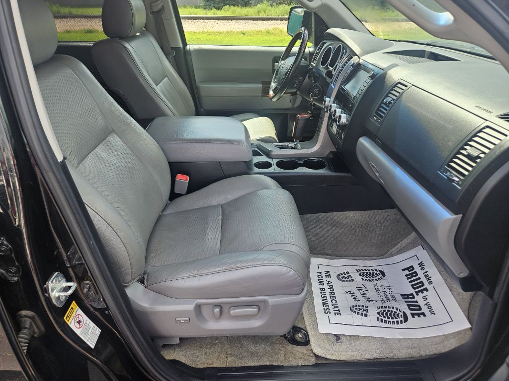 2011 Toyota Sequoia Image 17
