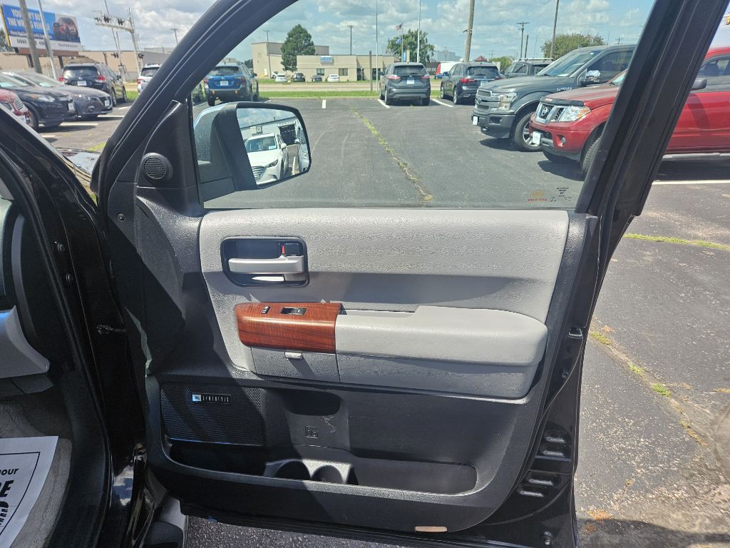 2011 Toyota Sequoia Image 18