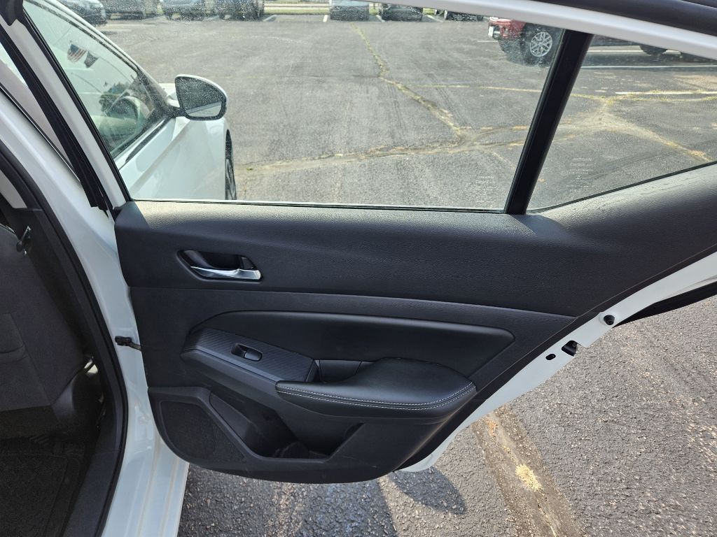2019 Nissan Altima Image 15