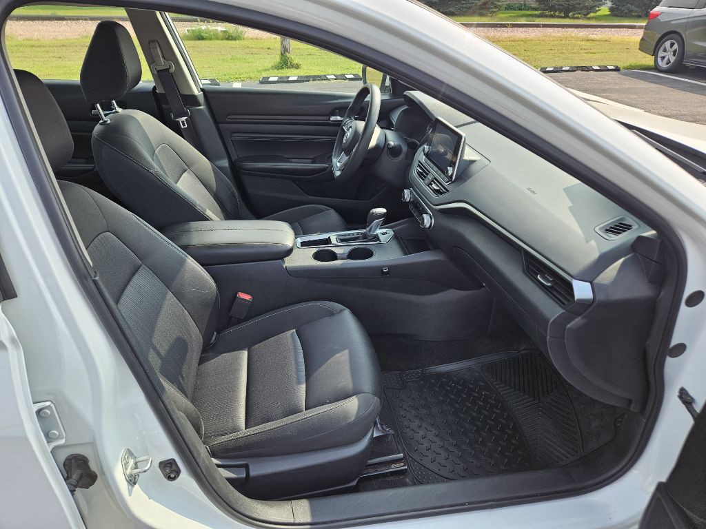 2019 Nissan Altima Image 16
