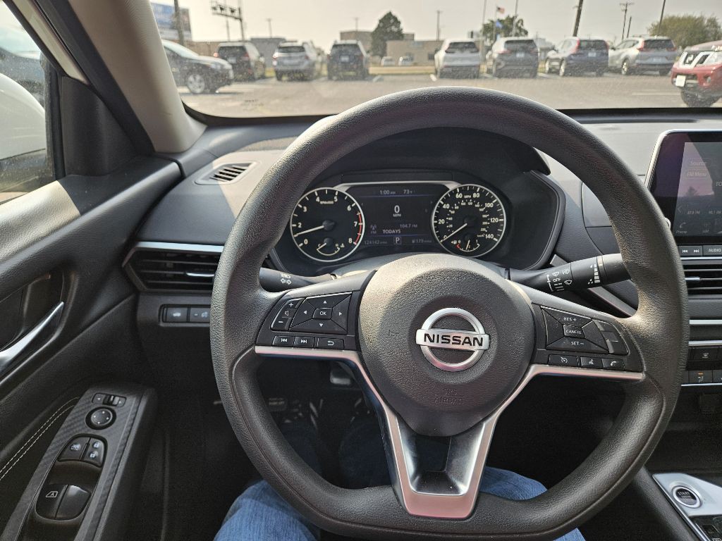 2019 Nissan Altima Image 18