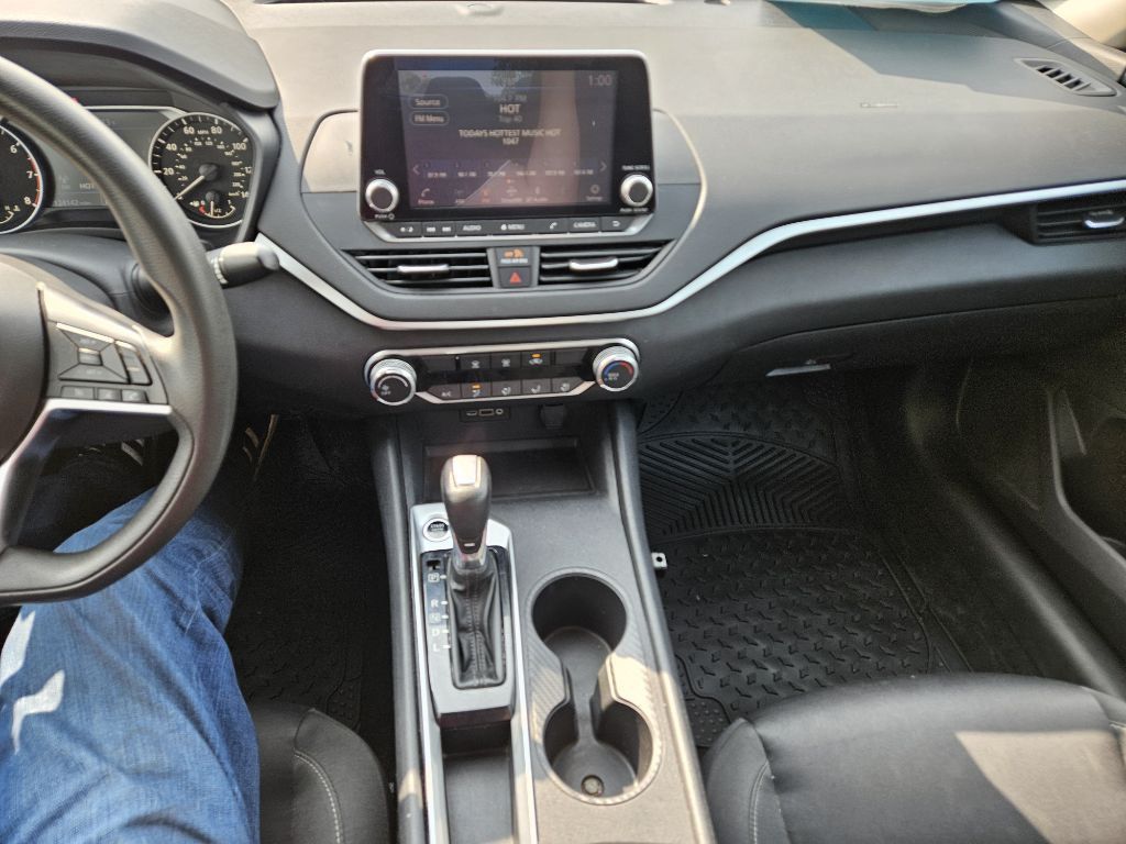 2019 Nissan Altima Image 19