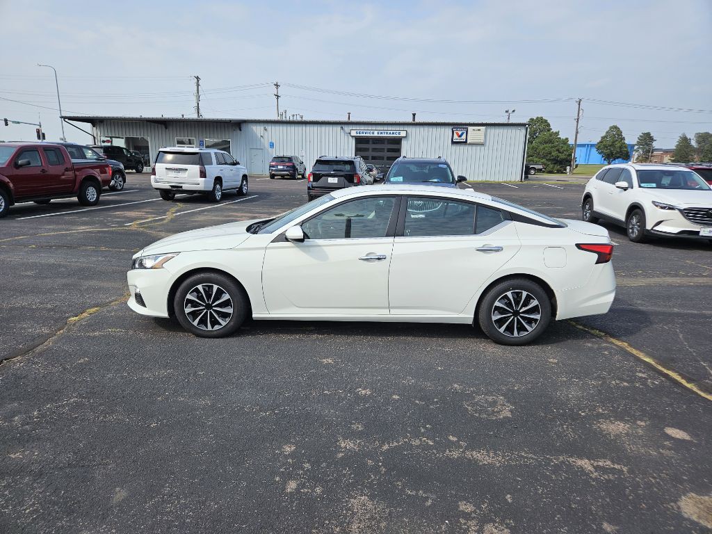 2019 Nissan Altima Image 2