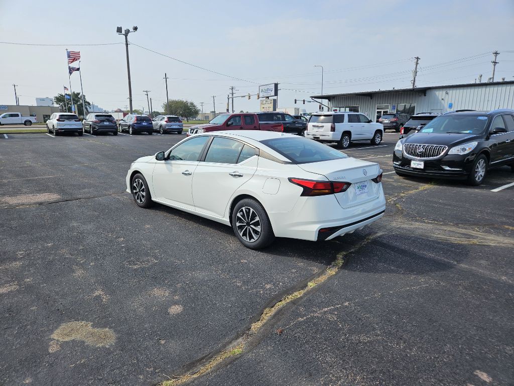 2019 Nissan Altima Image 3