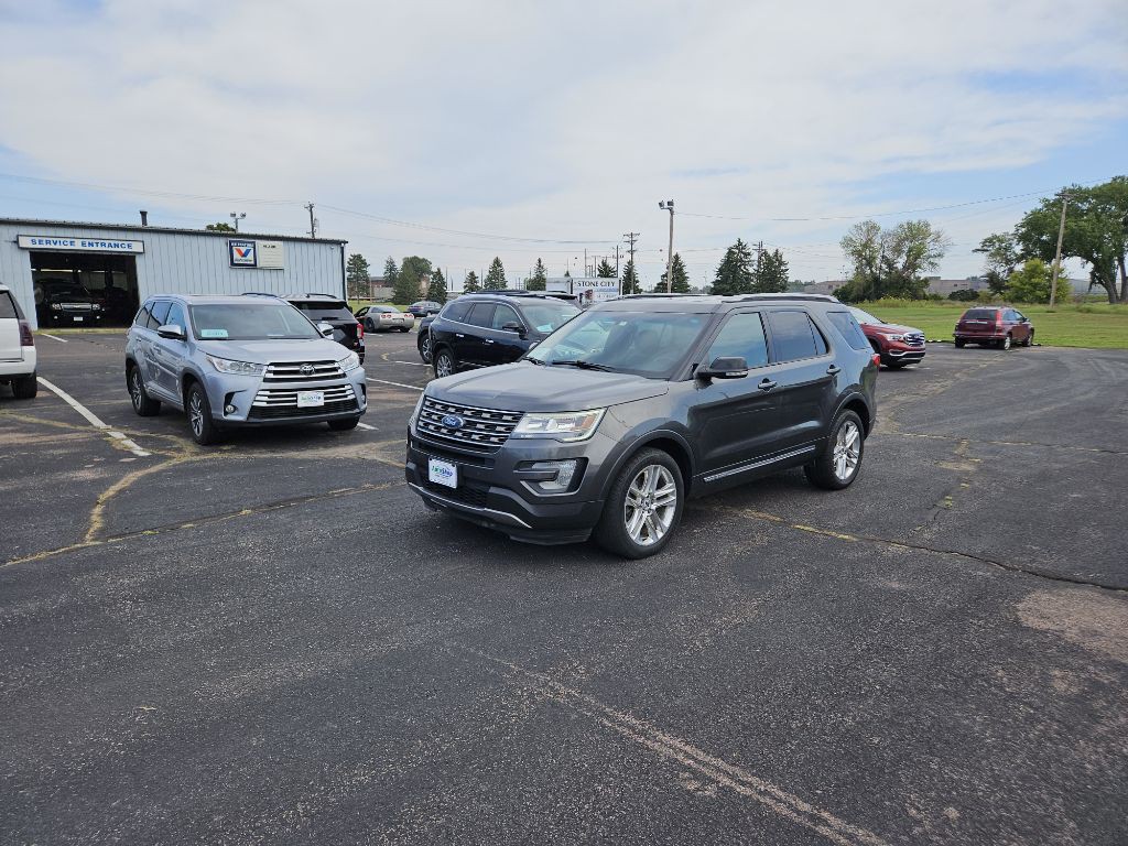2016 Ford Explorer Image 1
