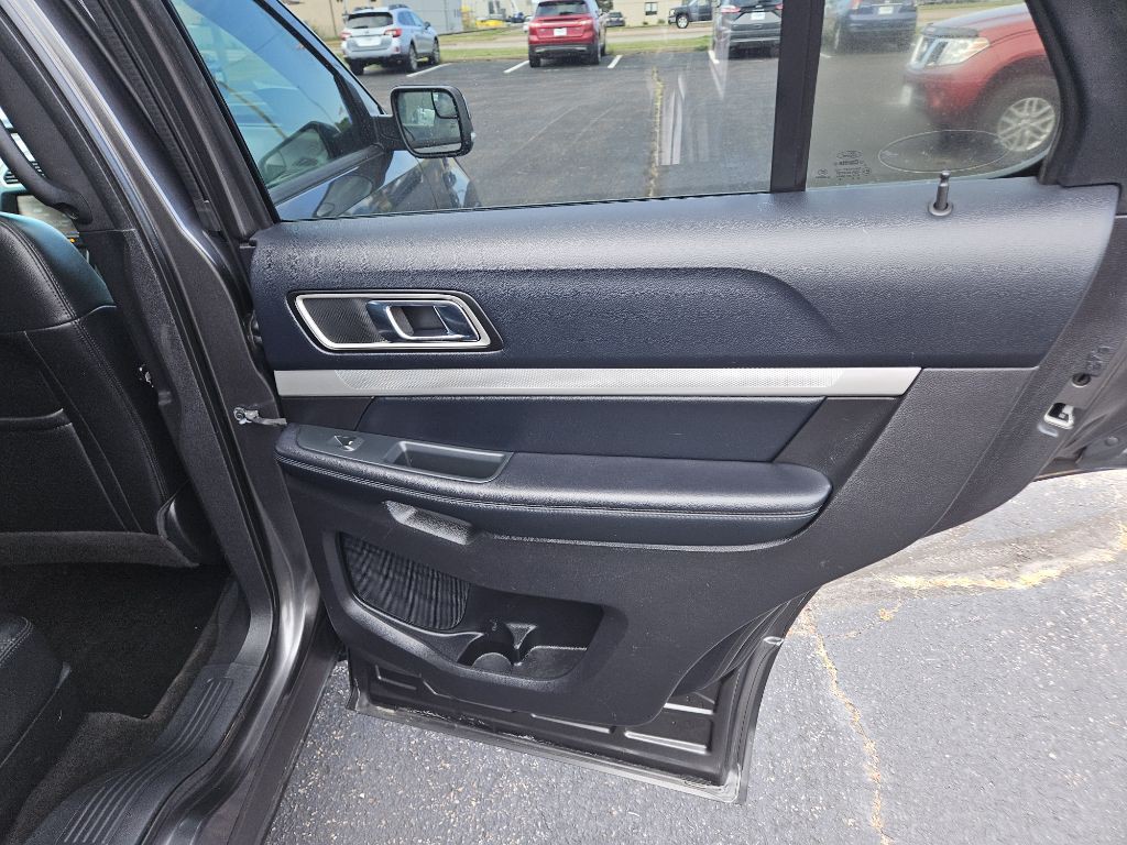 2016 Ford Explorer Image 16