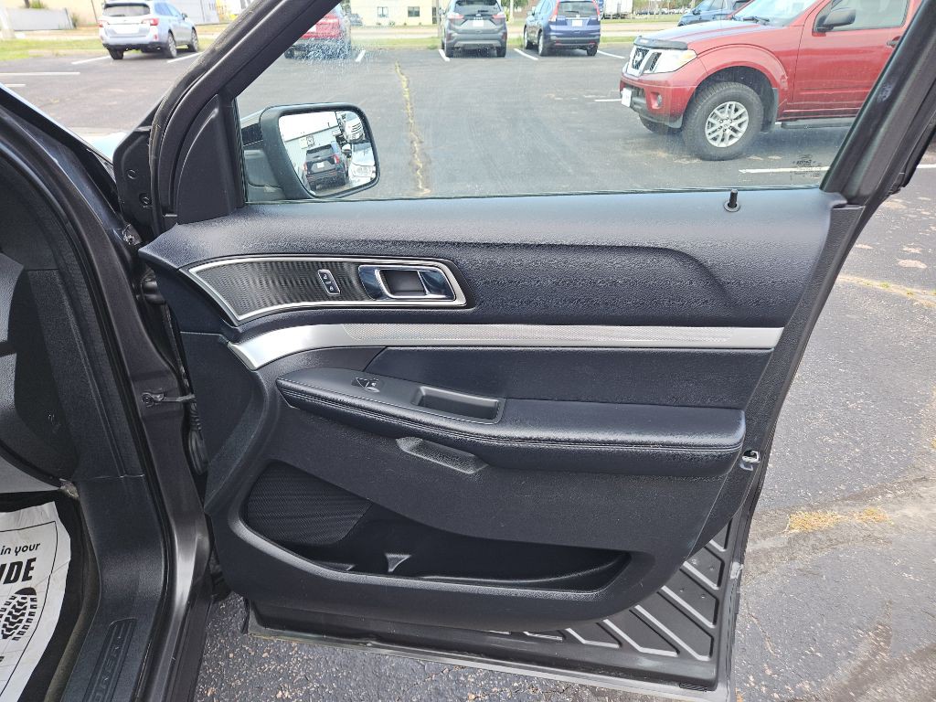 2016 Ford Explorer Image 17
