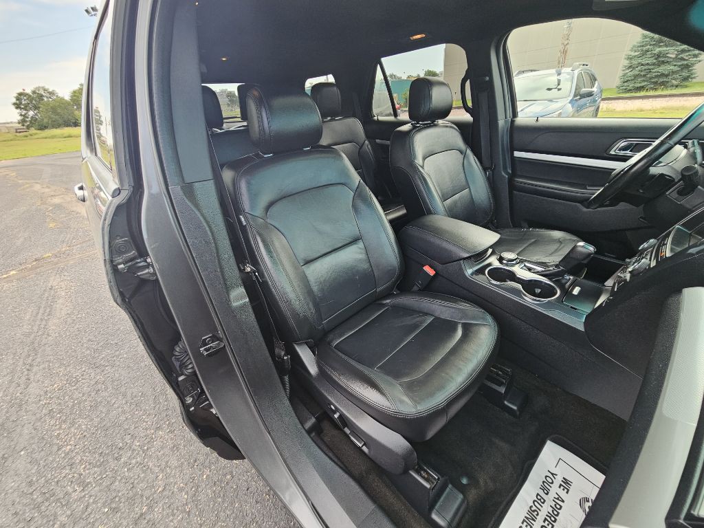 2016 Ford Explorer Image 18