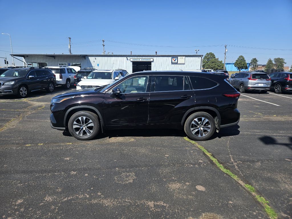 2021 Toyota Highlander Image 2
