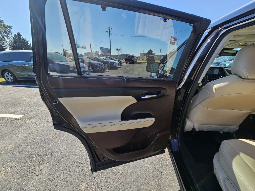2021 Toyota Highlander Image 12