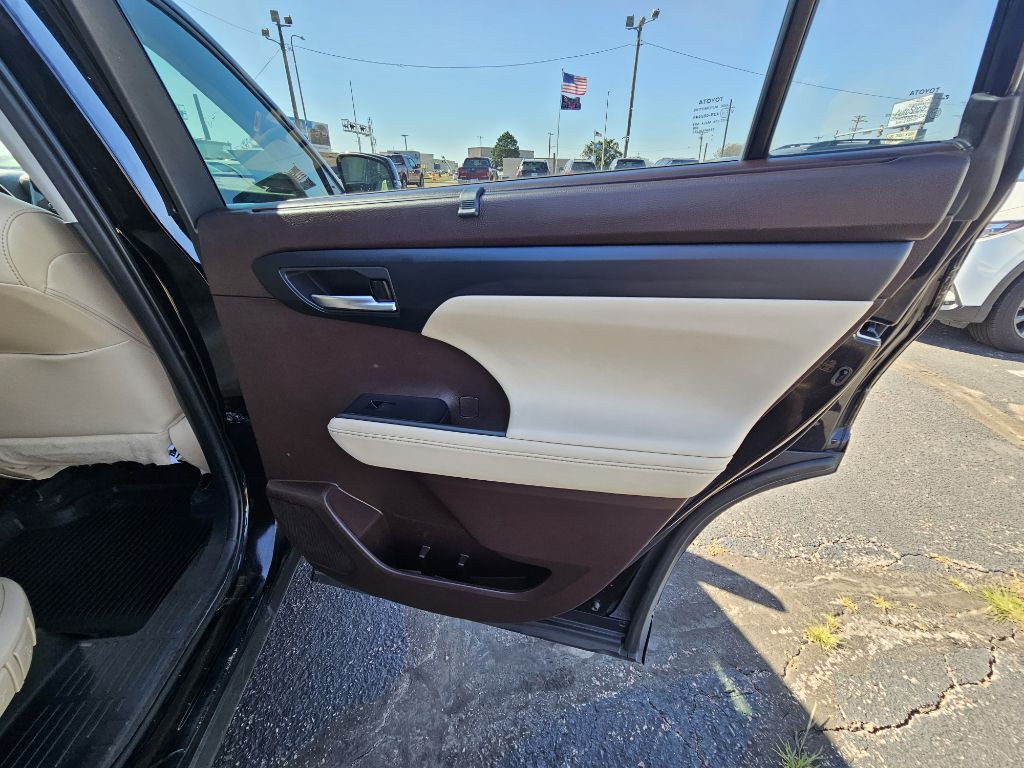 2021 Toyota Highlander Image 16