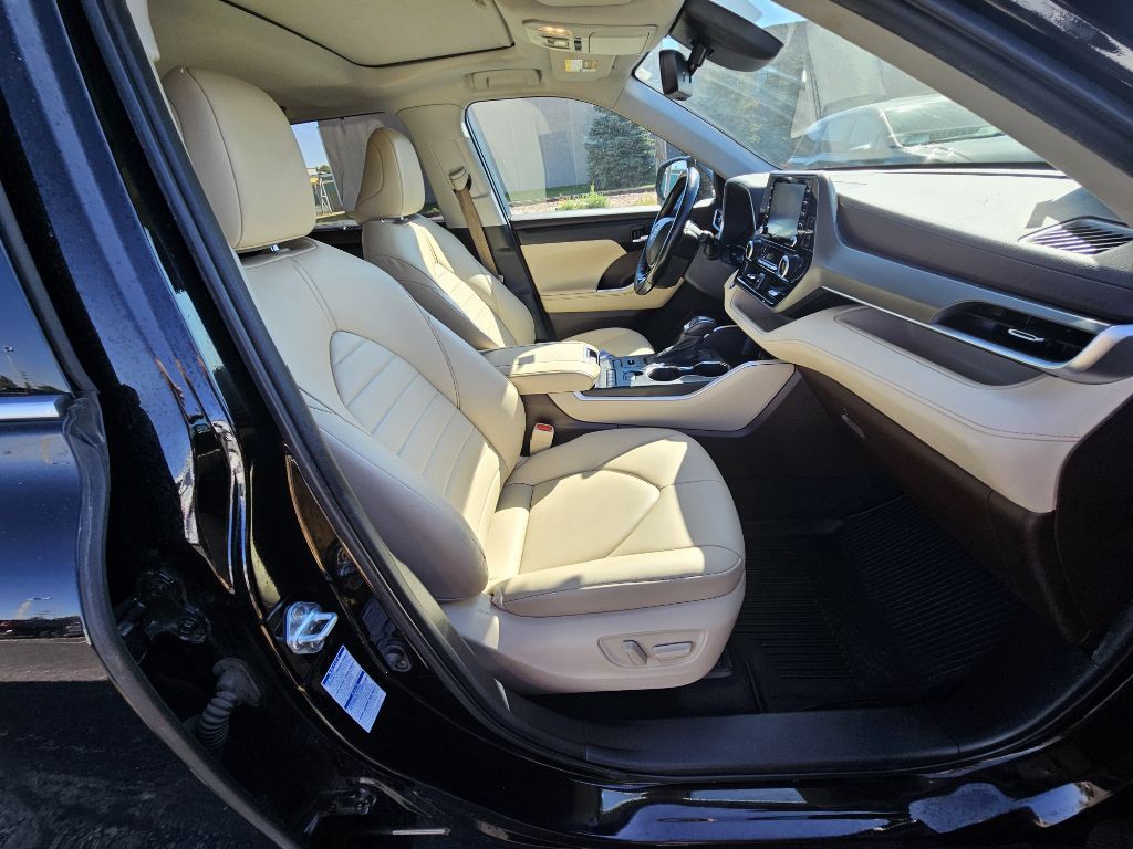 2021 Toyota Highlander Image 17