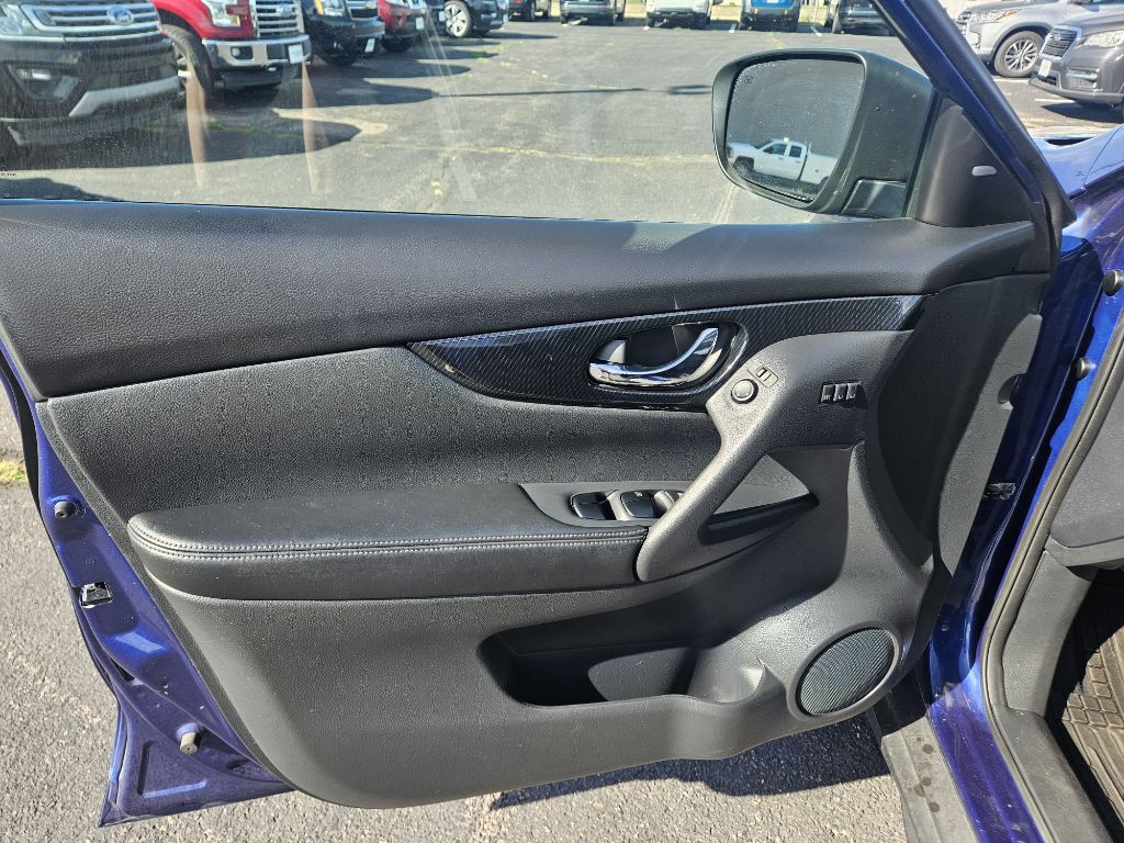 2017 Nissan Rogue Image 9