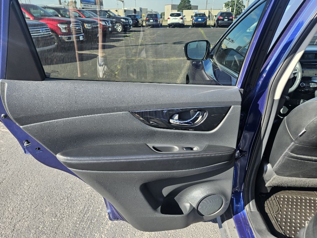 2017 Nissan Rogue Image 13