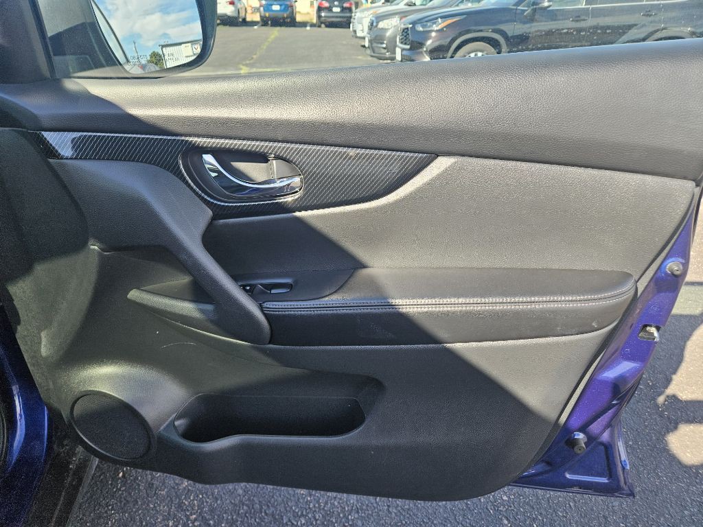 2017 Nissan Rogue Image 17