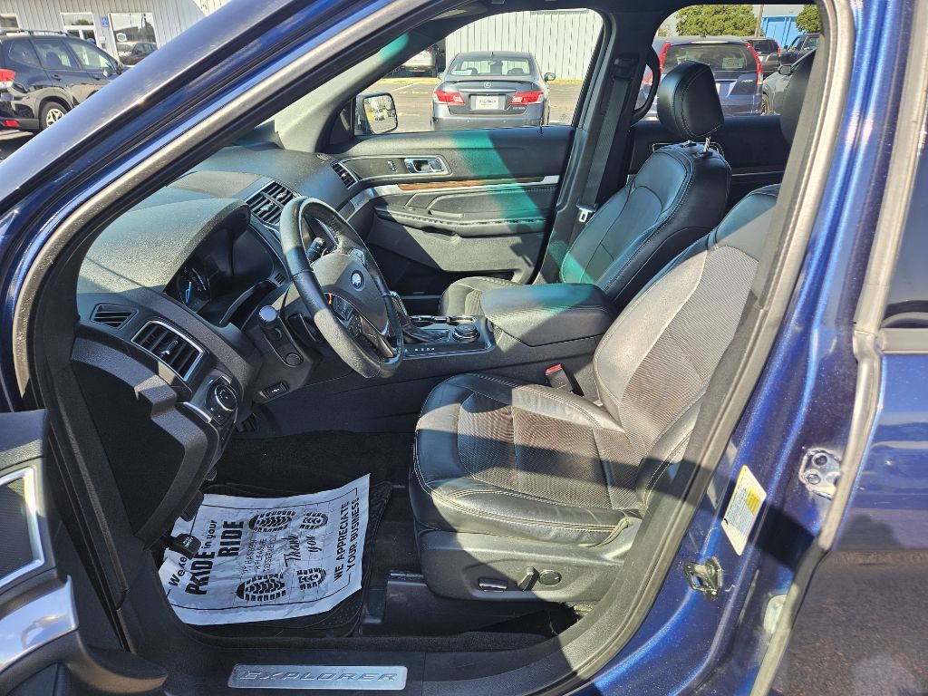 2016 Ford Explorer Image 9