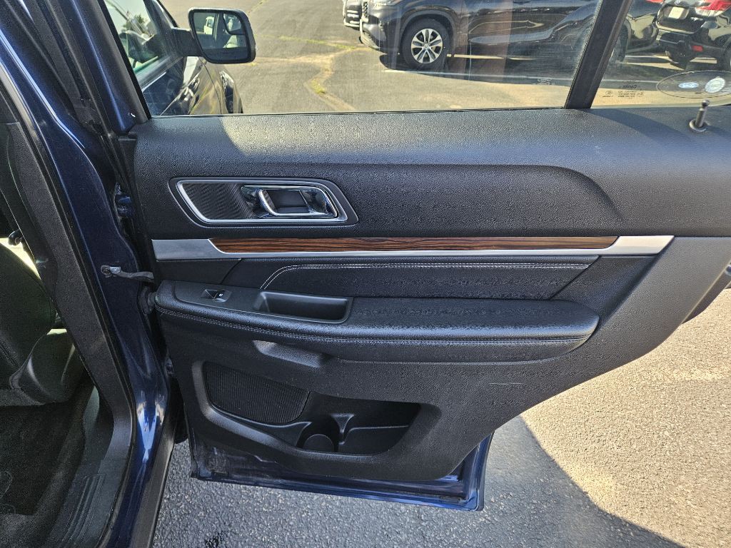 2016 Ford Explorer Image 16