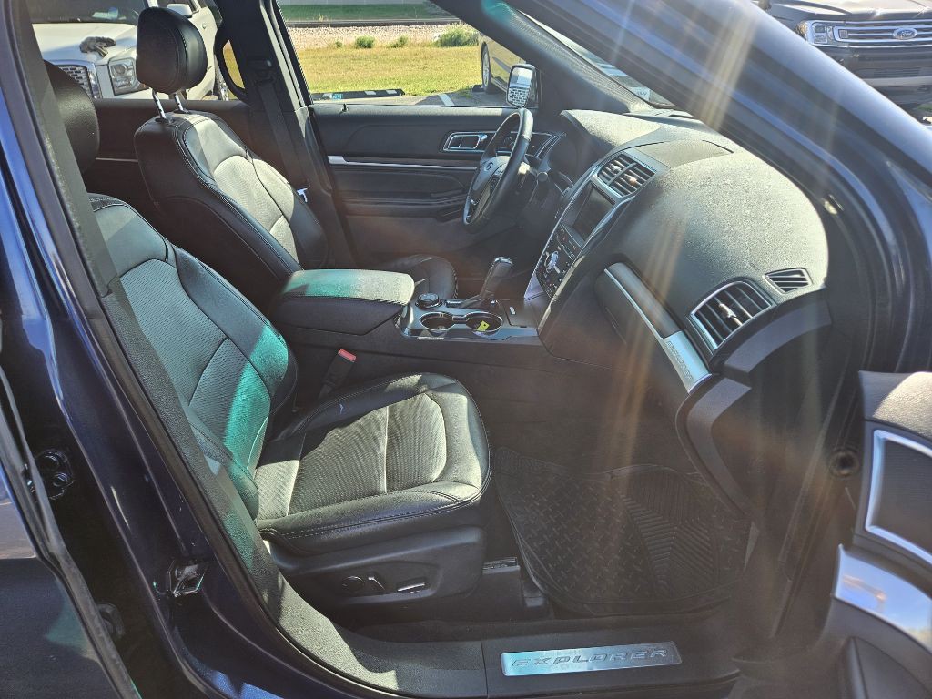 2016 Ford Explorer Image 17