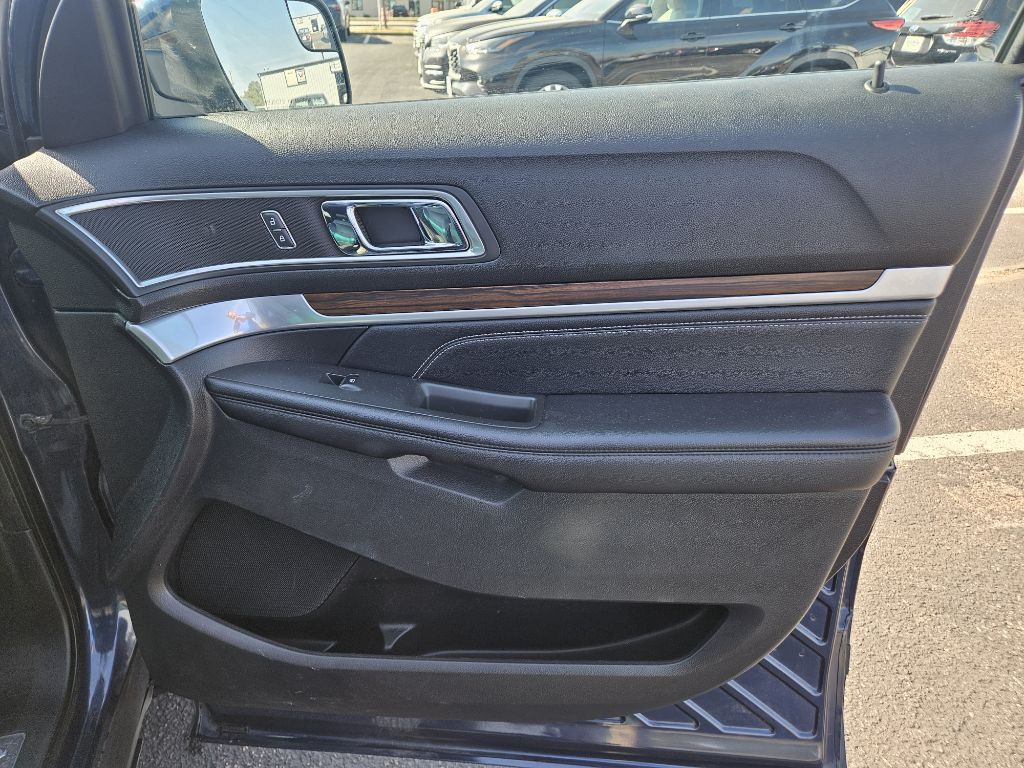 2016 Ford Explorer Image 18