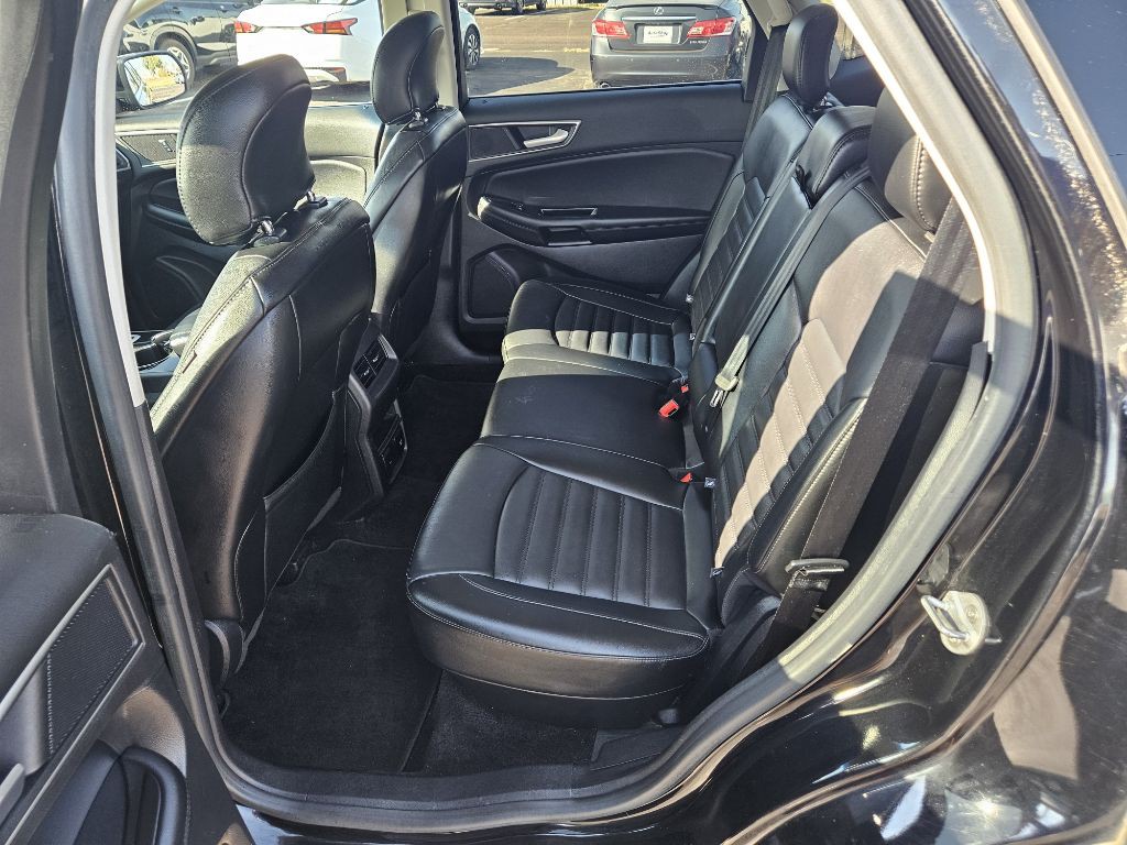 2016 Ford Edge Image 12
