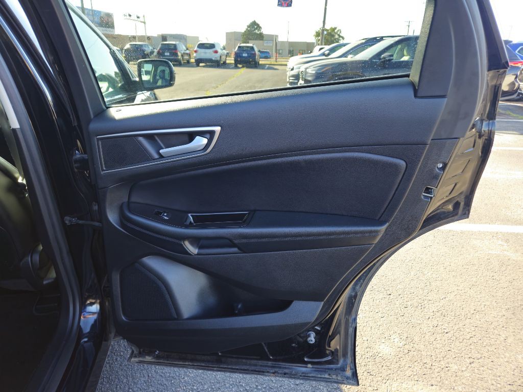 2016 Ford Edge Image 16