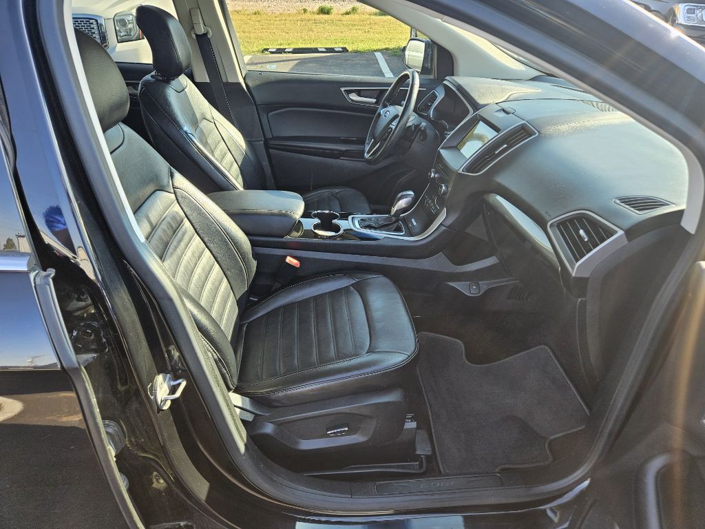 2016 Ford Edge Image 17
