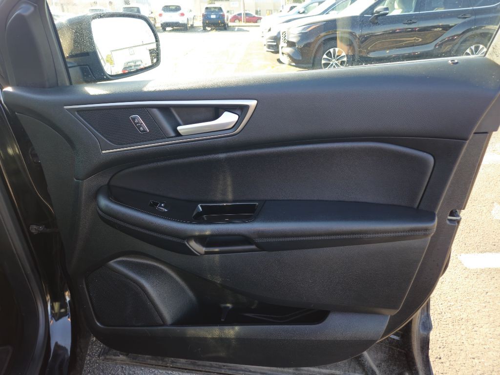 2016 Ford Edge Image 18