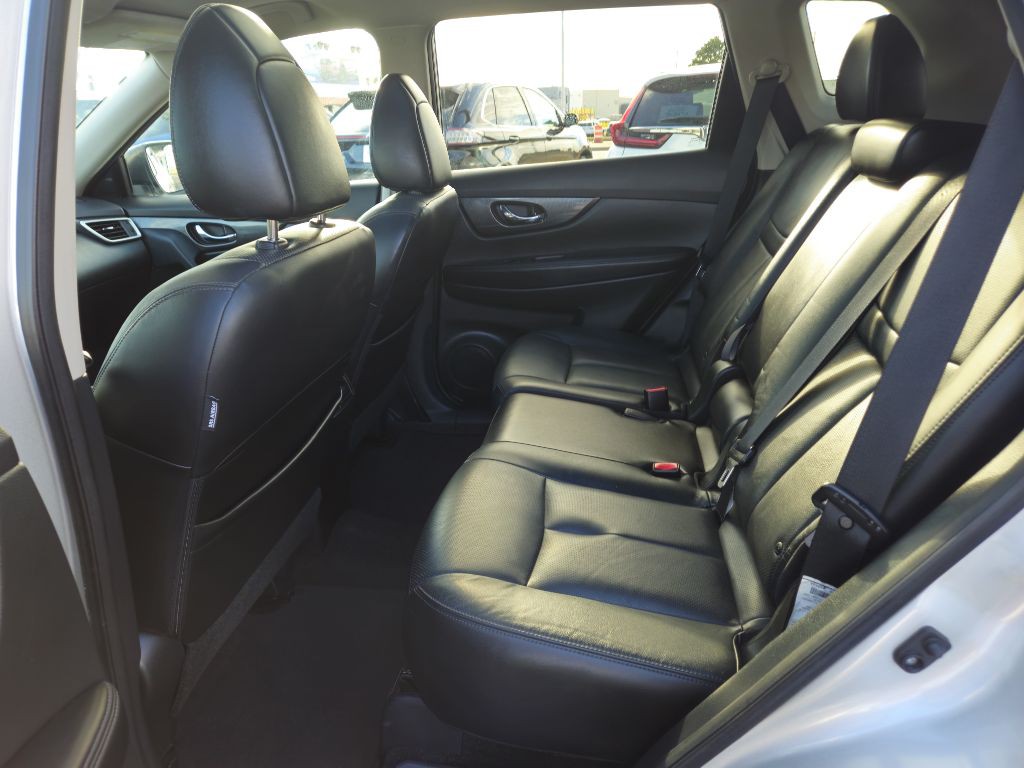 2015 Nissan Rogue Image 11