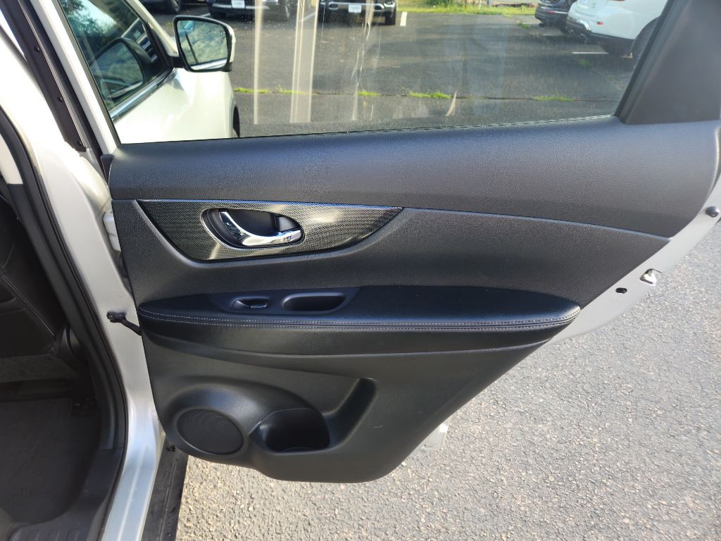 2015 Nissan Rogue Image 15