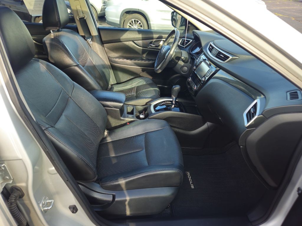 2015 Nissan Rogue Image 16