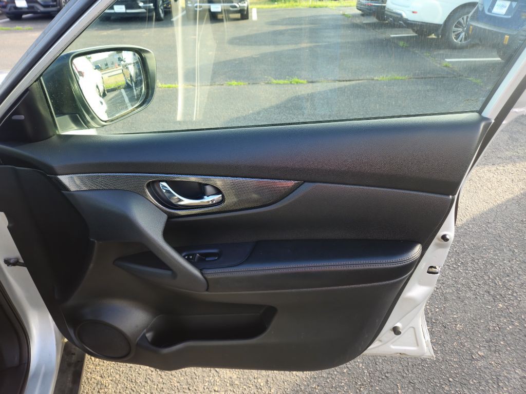 2015 Nissan Rogue Image 17