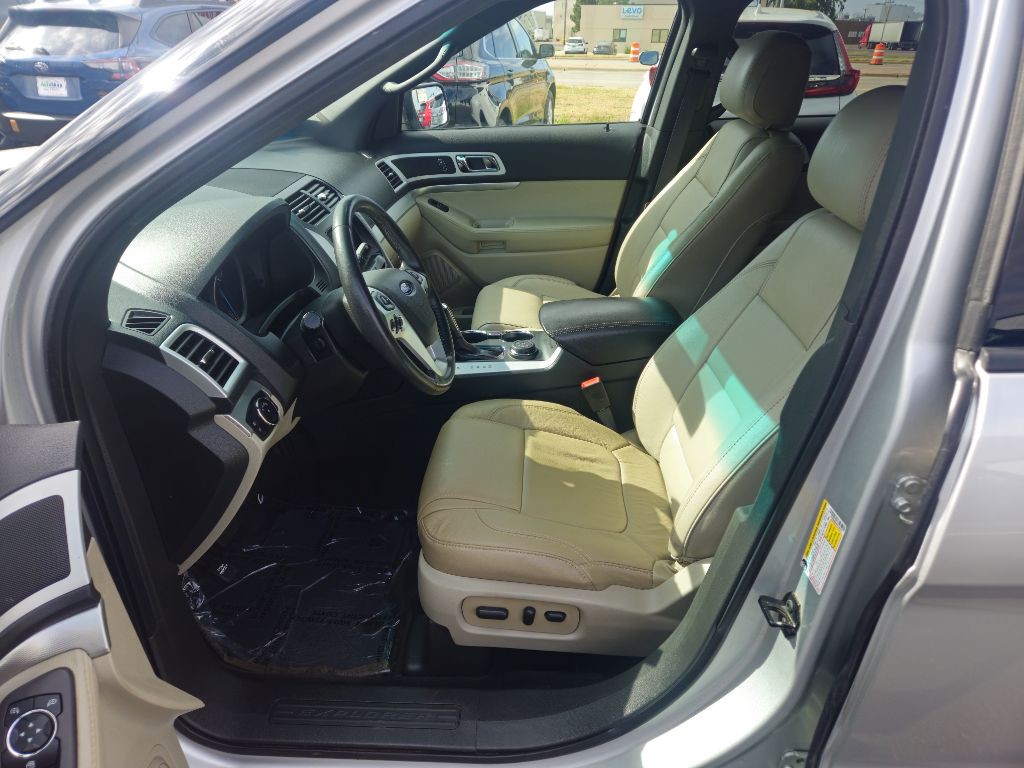 2015 Ford Explorer Image 9