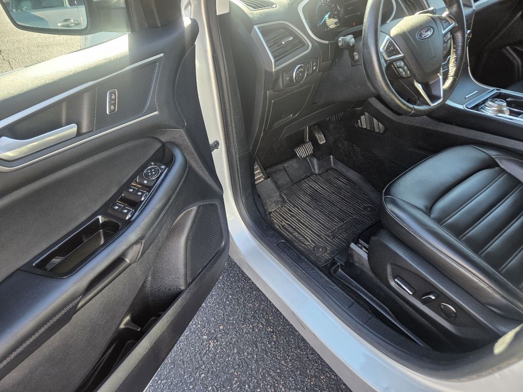 2019 Ford Edge Image 9