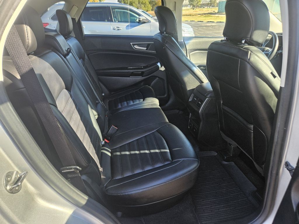 2019 Ford Edge Image 16