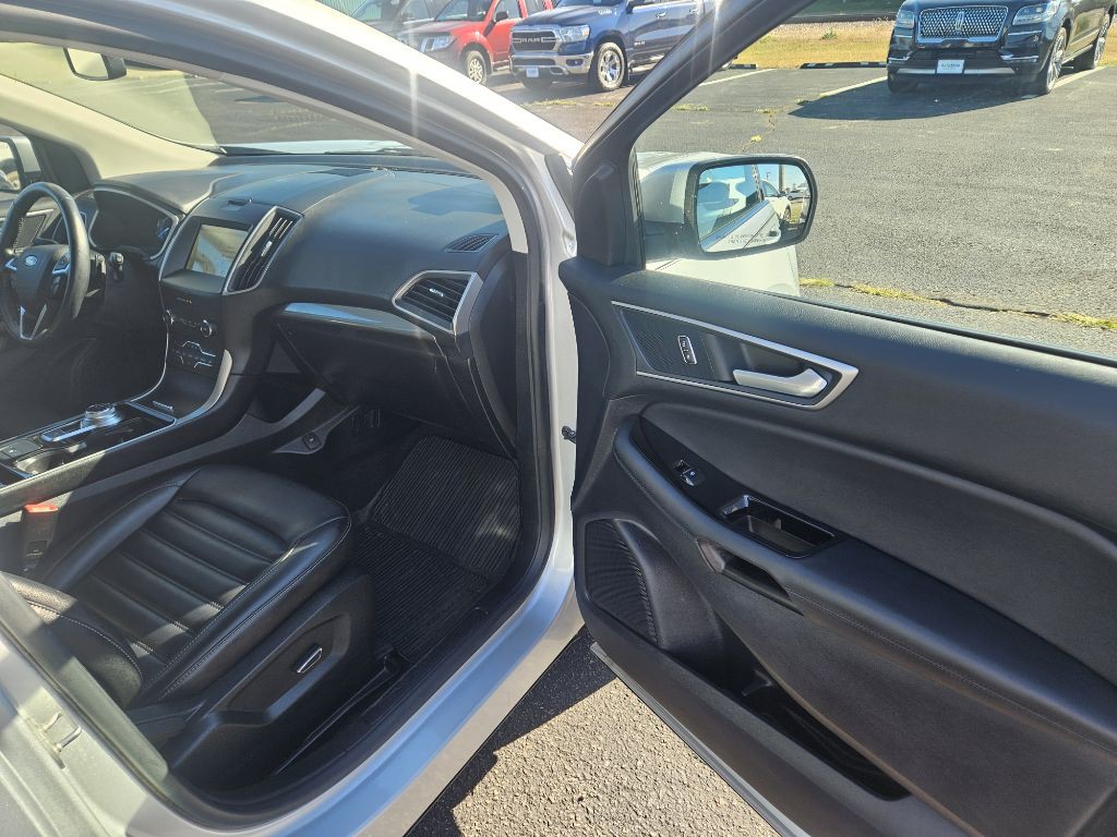 2019 Ford Edge Image 17