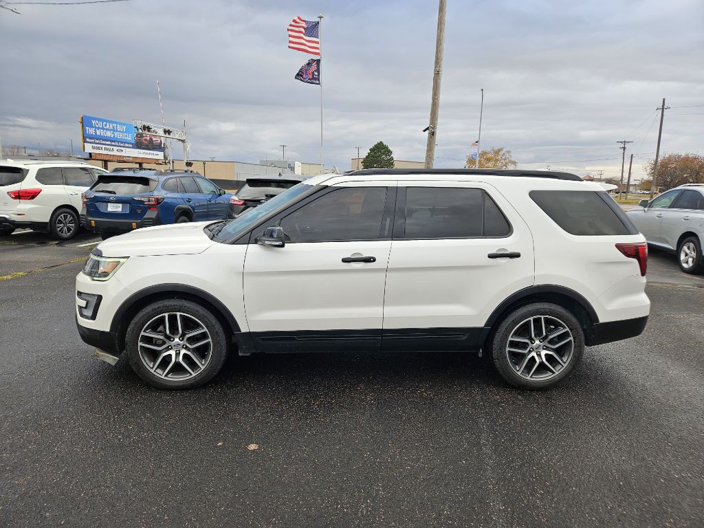 2017 Ford Explorer Image 2